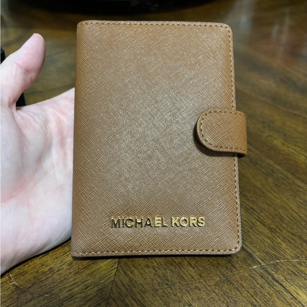 NWOT Michael Kors Passport Holder